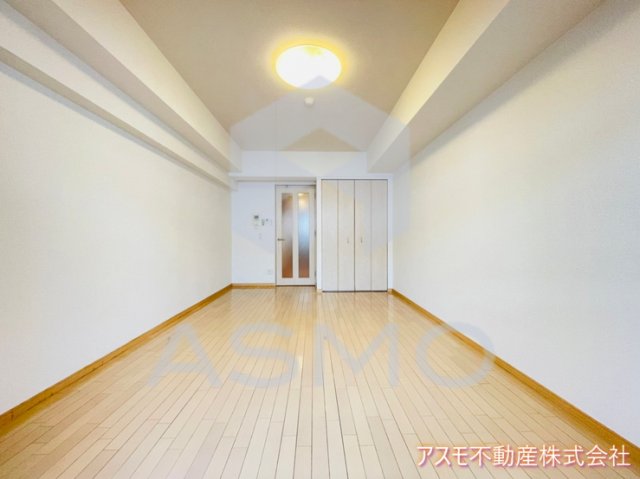 エス・キュート平野町の居間写真