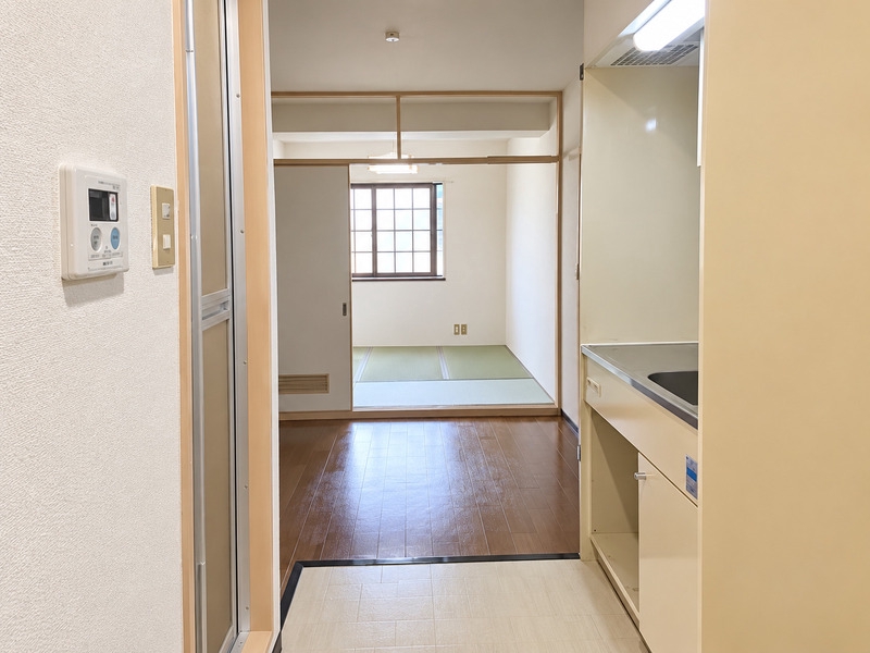 栄ロイヤルマンションの居間写真