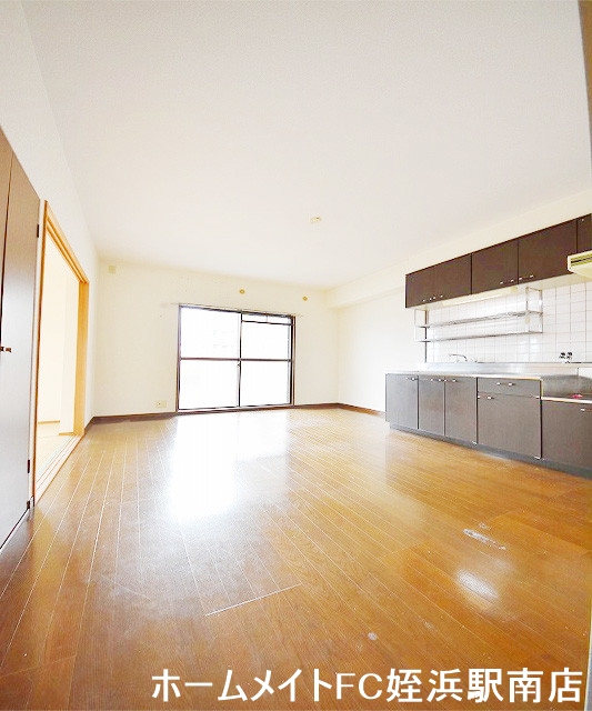 居室・リビング　★南向きのお部屋で明るいです♪★