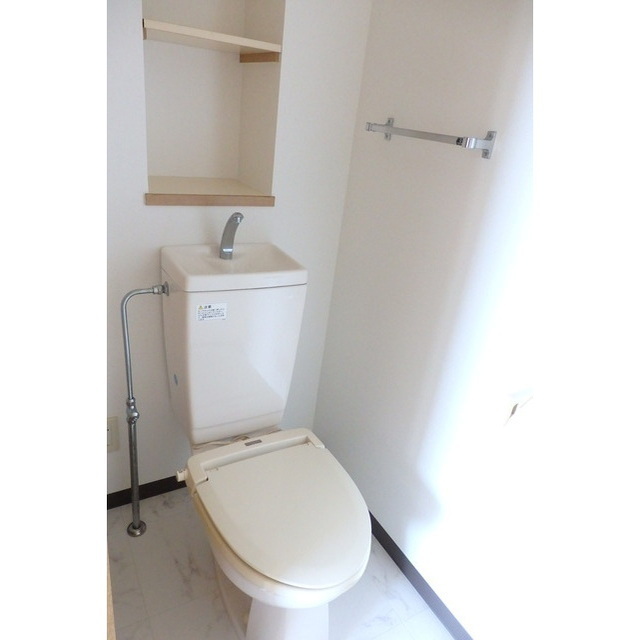 トイレ　参考　別のお部屋の写真です