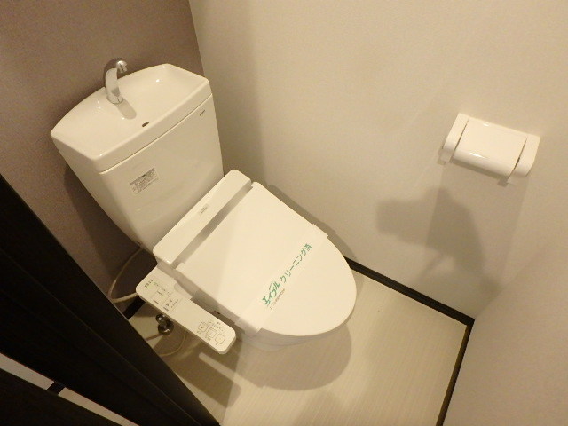 東京メトロ千代田線 綾瀬駅 徒歩3分 4階建 築10年のトイレ写真