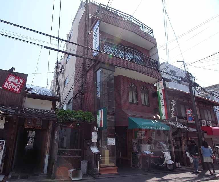 ファーストビルの外観写真