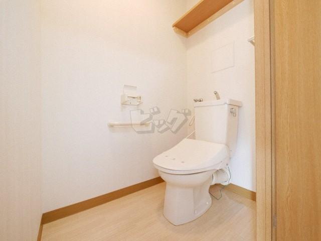 トイレ　嬉しいウォシュレット付きのトイレ！便座温かいですよ♪