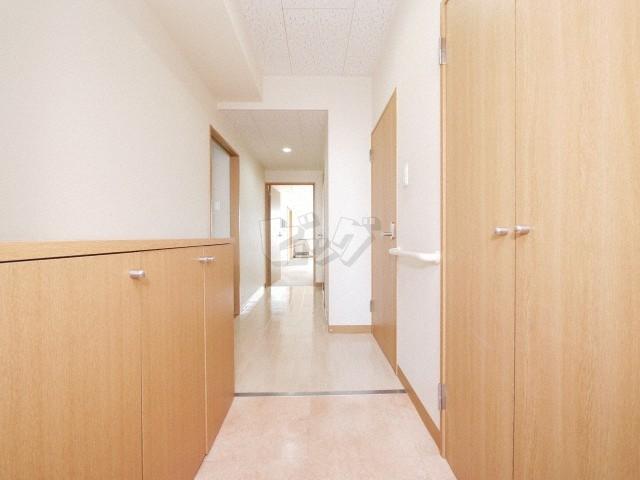 玄関　明るい玄関がお出迎えです☆