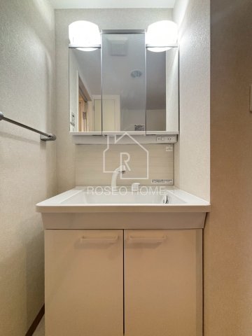 洗面設備　同マンション別部屋：参考写真