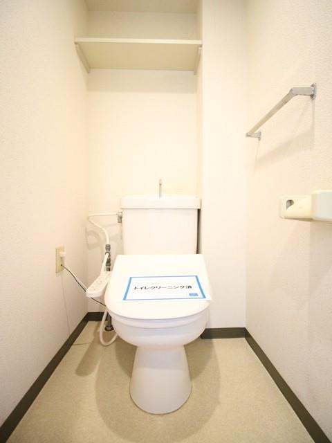トイレ　温水洗浄便座付きです☆