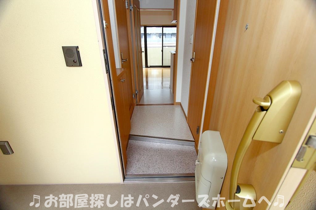 マンション桃の玄関写真