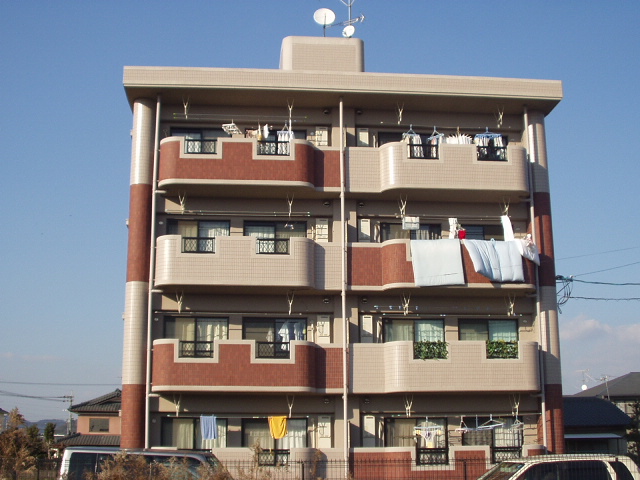 熊本市西区新土河原のマンションの建物外観