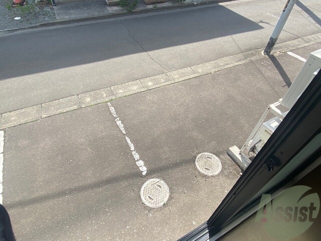 バルコニー　一階なのでそのまま外に出られるようになっています。