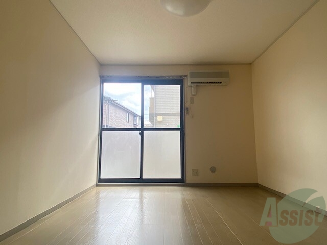 居室・リビング　リビングはこんな感じです。家具もたくさん置けそうな広さですよ