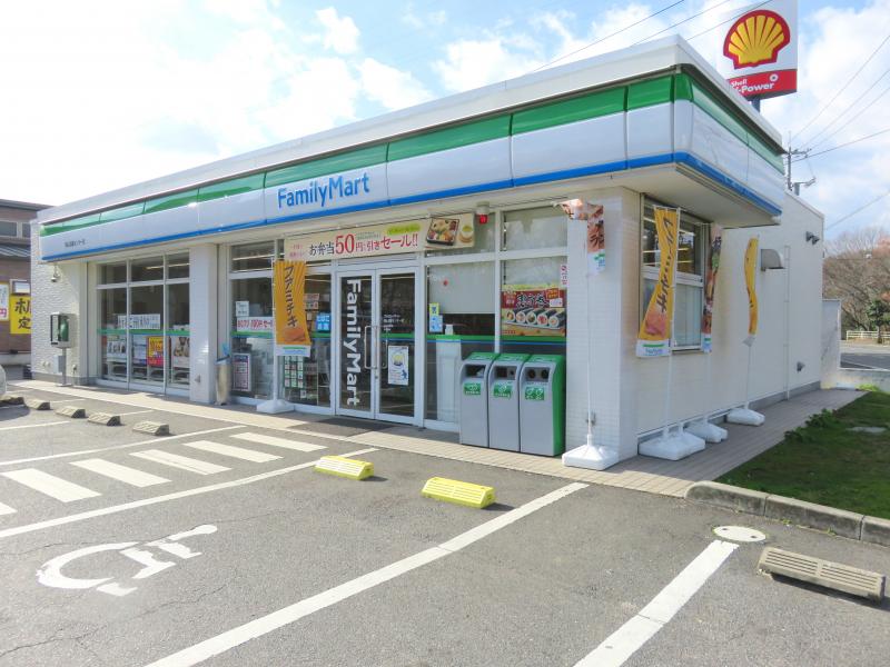コンビニ　ファミリーマート岡山流通センター店（コンビニ）まで822m