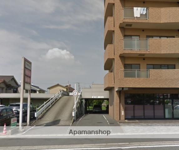 駐車場　エントランス