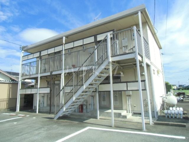 【袋井市諸井のアパートの建物外観】