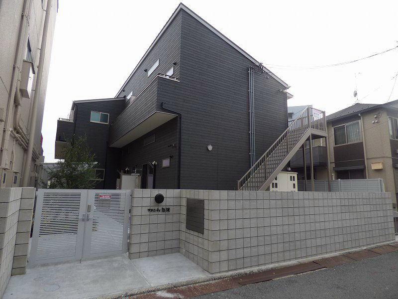 広島市中区江波二本松のアパートの建物外観