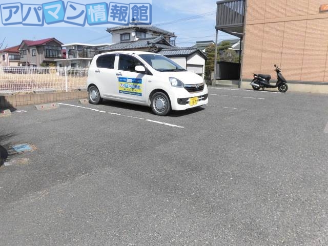 【サンシャインIIIの駐車場】