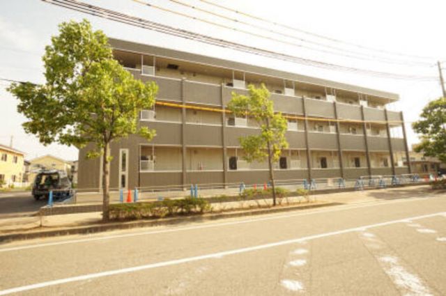 新潟市東区空港西のアパートの建物外観