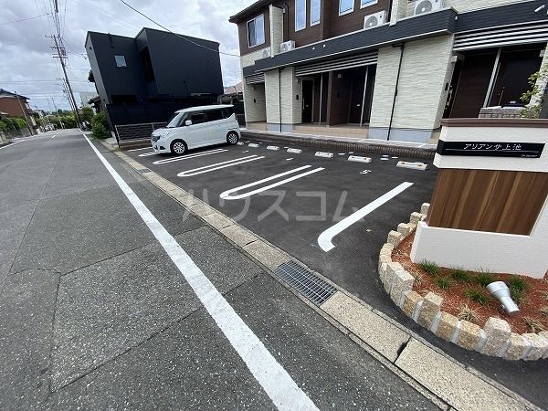 【半田市上池町のアパートの駐車場】