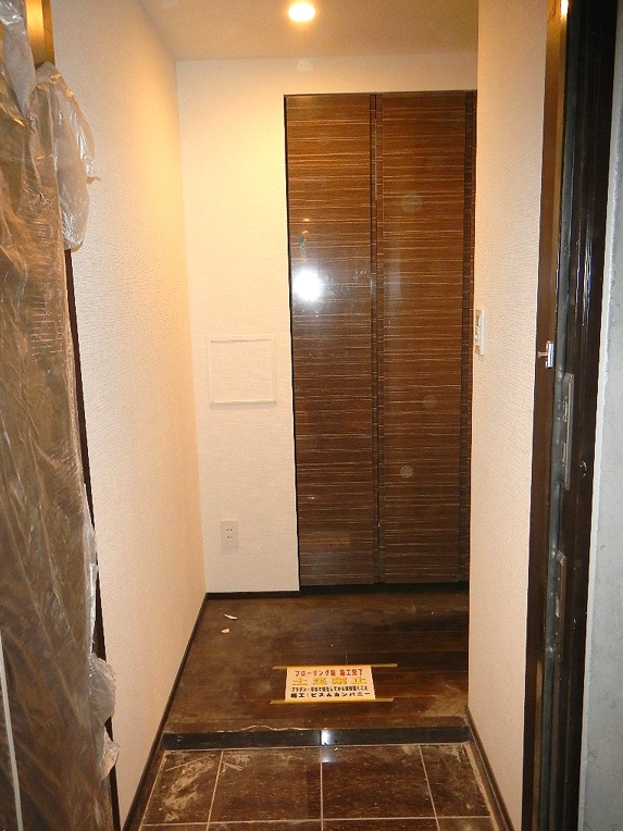 エーデルワイス西新宿の玄関写真