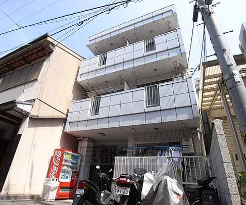 京都市上京区突抜町のマンションの建物外観