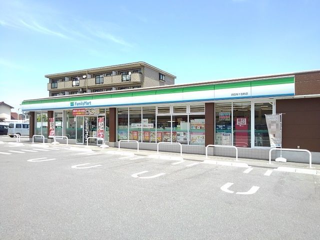 【四日市市西富田町のアパートのコンビニ】