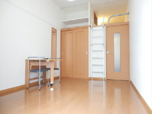 居室・リビング　1Fフローリングタイプ・2F以上はマットタイプのお部屋です。