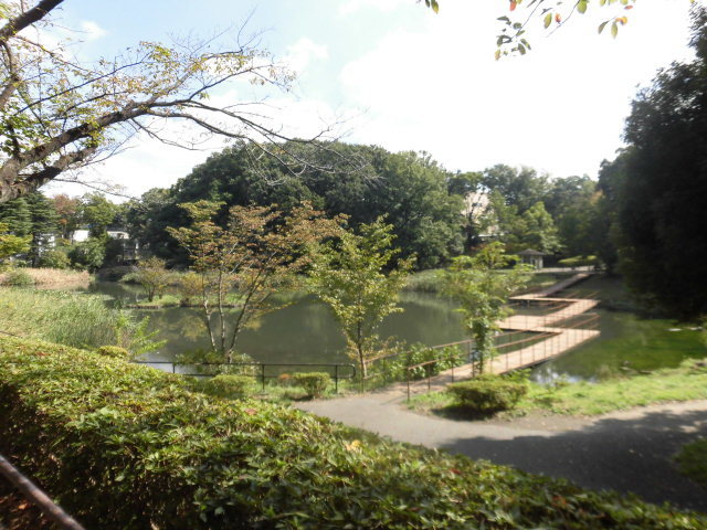 【横浜市青葉区柿の木台のマンションの公園】