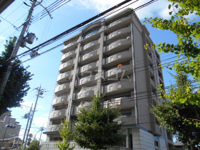 京都市右京区梅津南広町のマンションの建物外観