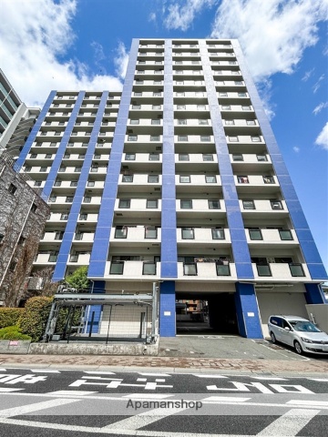 建物外観　ブルーのストライプが印象的な15階建て分譲マンションです！