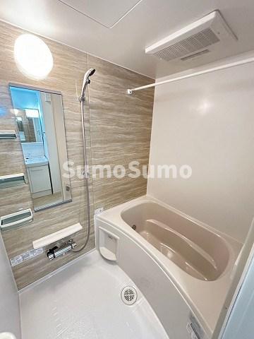 バス・シャワールーム　落ち着いた空間のお風呂です