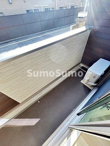 バルコニー　バルコニーからの眺めを楽しみながら食事をしませんか