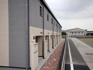 玄関　備品や設備仕様は号室等により異なります現地をご確認下さい。