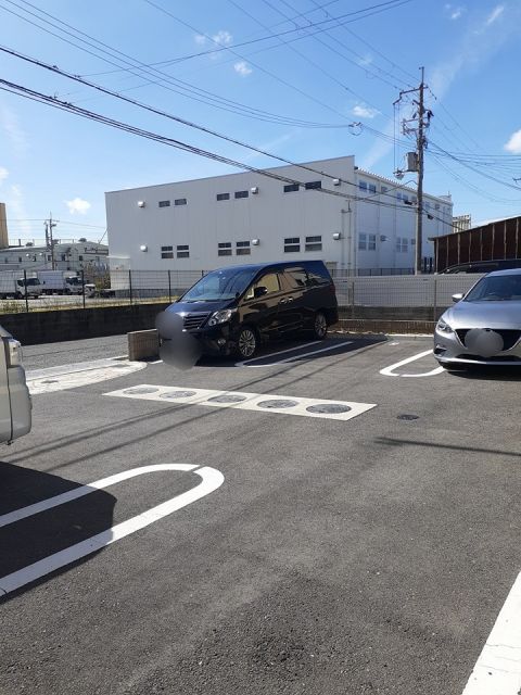 【泉佐野市葵町のアパートの駐車場】