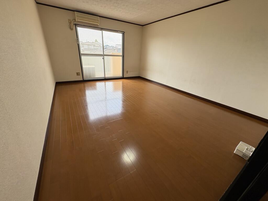 居室・リビング　広-い洋室☆