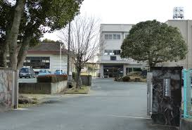 【豊橋市二川町のアパートの中学校】