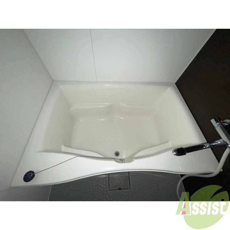 バス・シャワールーム　こちらはバスルームになります。浴室乾燥付きです。