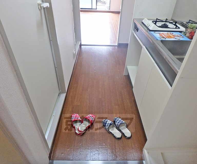 その他部屋・スペース　洋室へと続く廊下です。