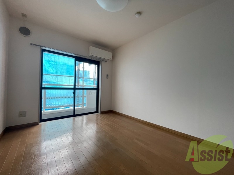 居室・リビング　陽が良く入ってくるのが分かります。暖かくて気持ちいいですね