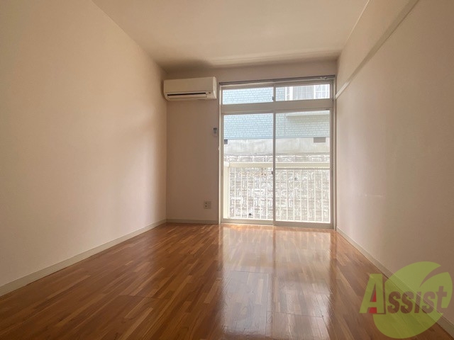 その他部屋・スペース　お隣の洋室です。こちら寝室にいかがですか。陽も入ってきます。