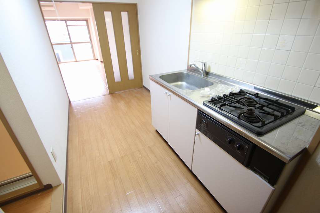 キッチン　キッチンスペースもかなり広いです。