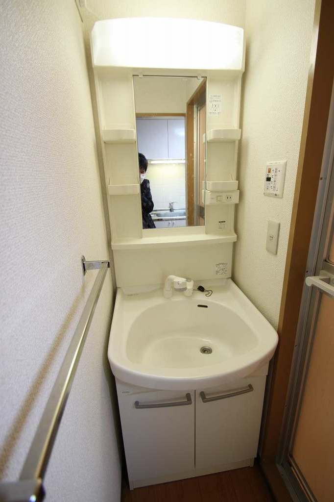 洗面設備　もちろん脱衣所には独立洗面台があります。