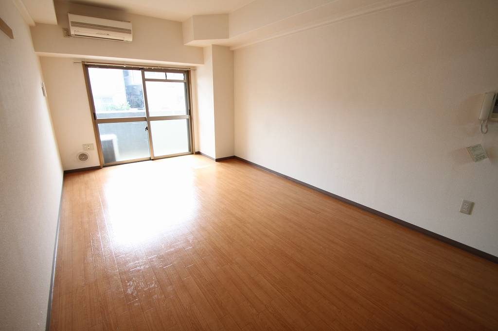 居室・リビング　日当り抜群のお部屋です。