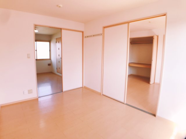 居室・リビング　日当たりの良い明るい室内♪