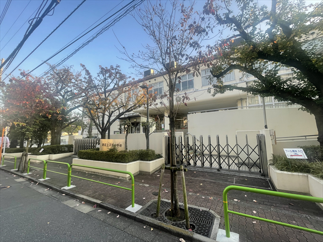 小学校　本村小学校（小学校）まで800m