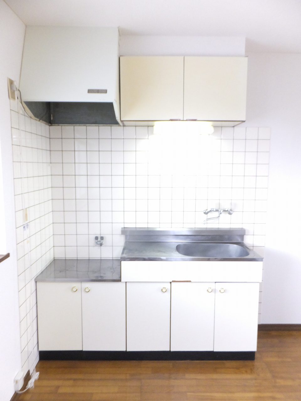 キッチン　☆小窓付きで明るい☆