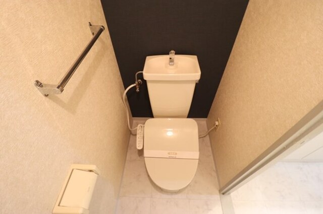 トイレ　温水洗浄暖房便座