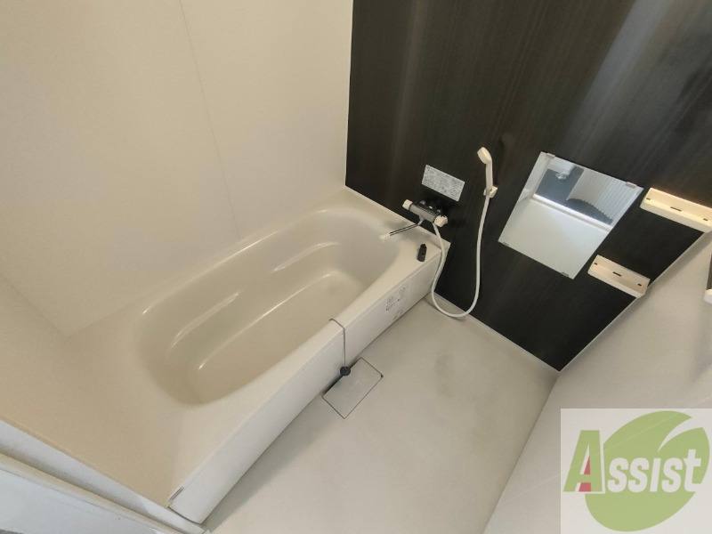 バス・シャワールーム　お風呂になります。一日の疲れを癒してくださいね。