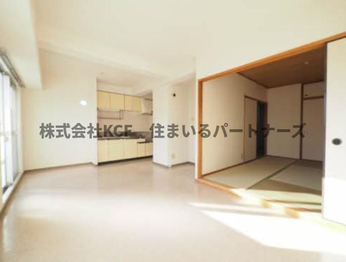 居室・リビング　こちらの居間で趣味の時間をお楽しみください