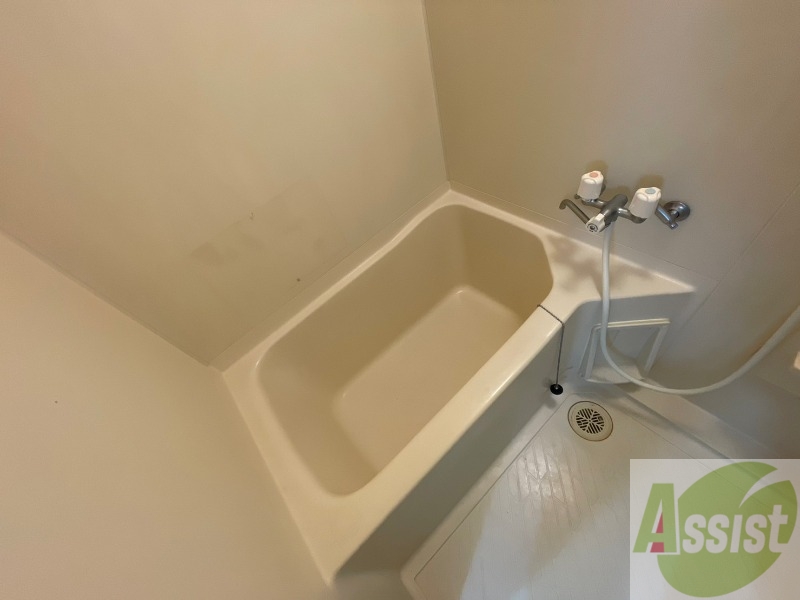 バス・シャワールーム　お風呂になります。一日の疲れを癒してくださいね。