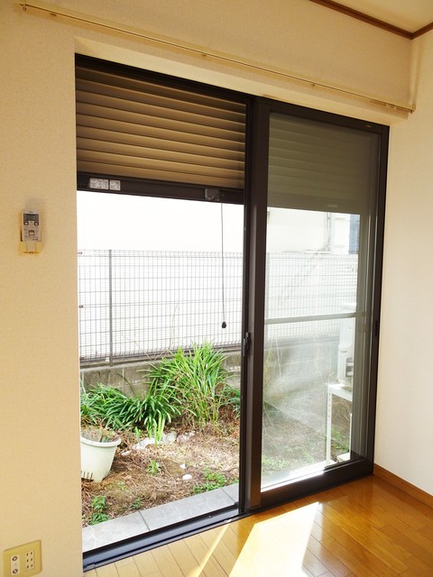 セキュリティ　シャッター雨戸付です！！防犯面でも役立ちますね♪