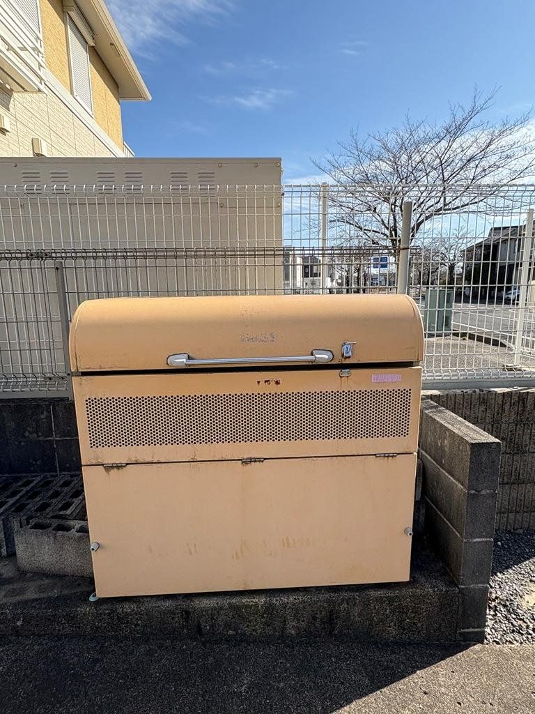 その他共有部分　ごみ捨て場もございます